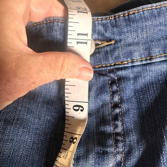 Torrid  size 22S light wash distressed denim Bermuda shorts.EUC - Picture 9 of 11